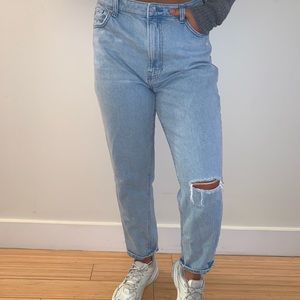 Ripped mom jeans high wasted